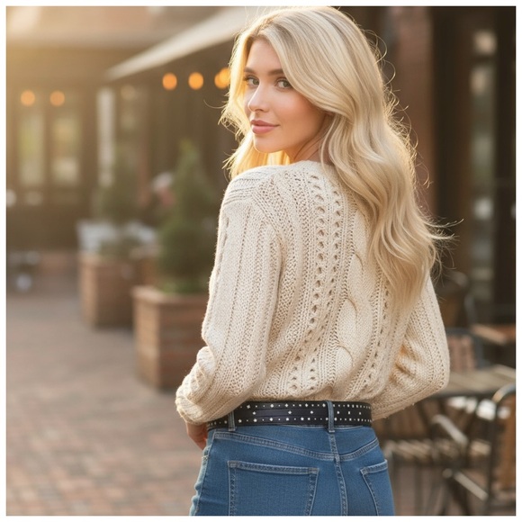 Escada Women’s Navy Leather Belt w/ White Stars & Silver Buckle. 33” x 1.5” - Picture 7 of 13